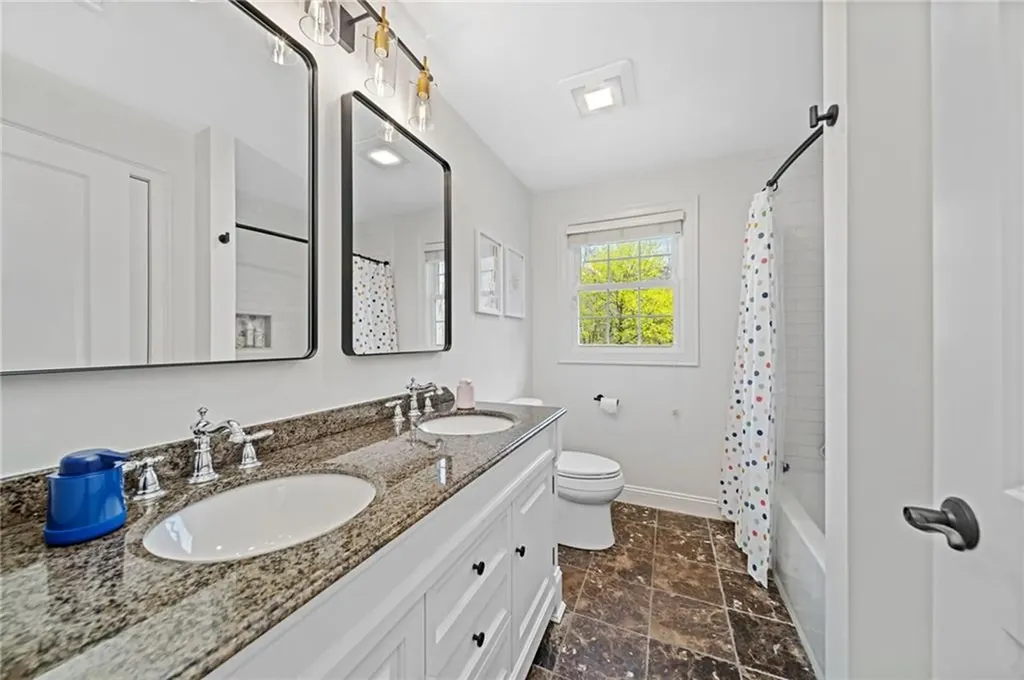 288 Middle Road East Greenwich RI 02818