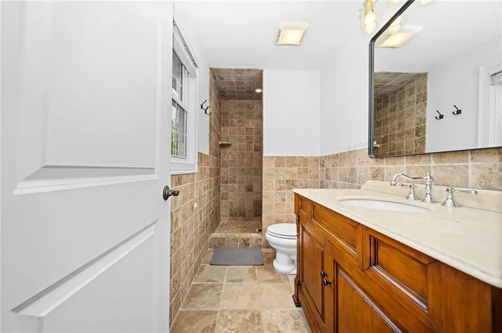 288 Middle Road East Greenwich RI 02818