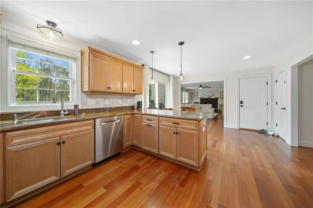 288 Middle Road East Greenwich RI 02818