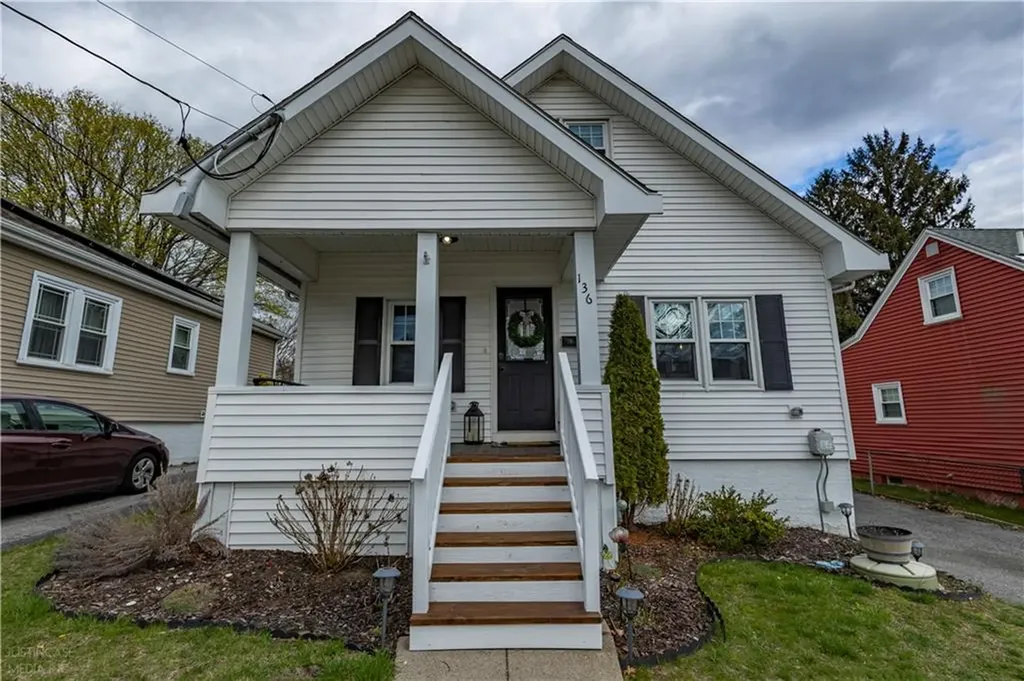 136 Aborn Avenue Warwick RI 02888