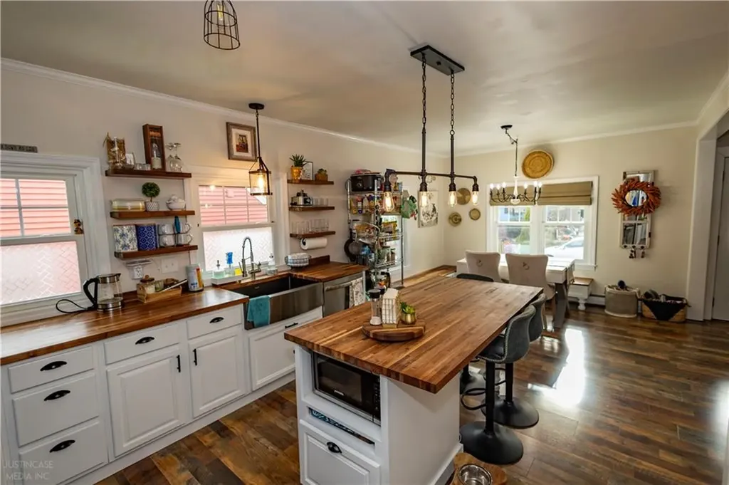 136 Aborn Avenue Warwick RI 02888
