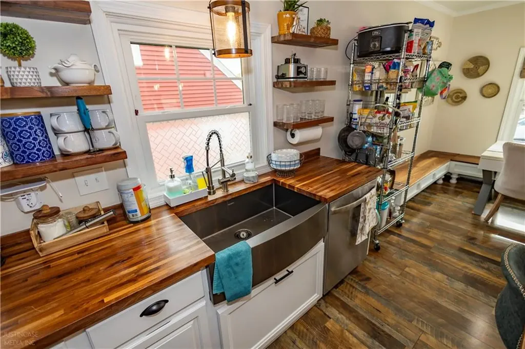 136 Aborn Avenue Warwick RI 02888