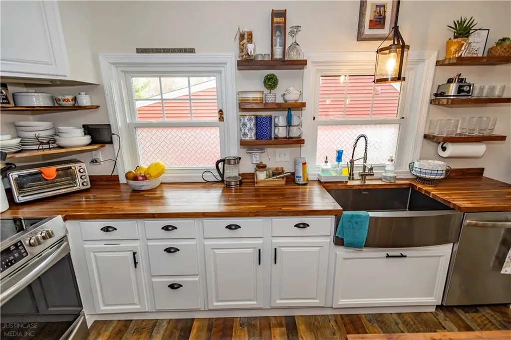 136 Aborn Avenue Warwick RI 02888