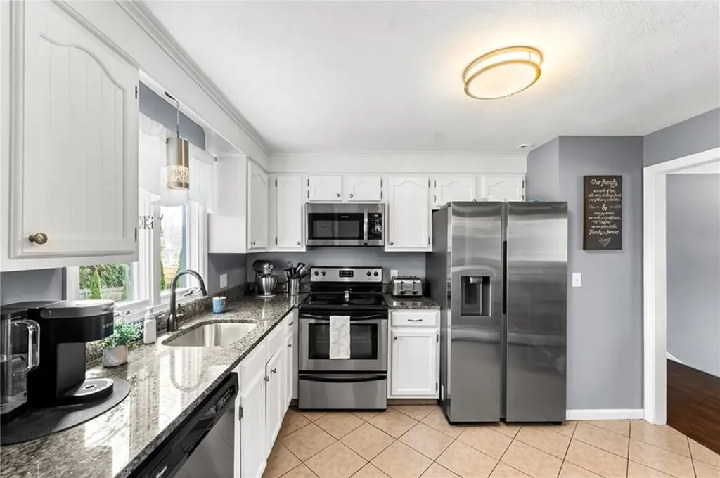 22 Freedom Court Johnston RI 02919