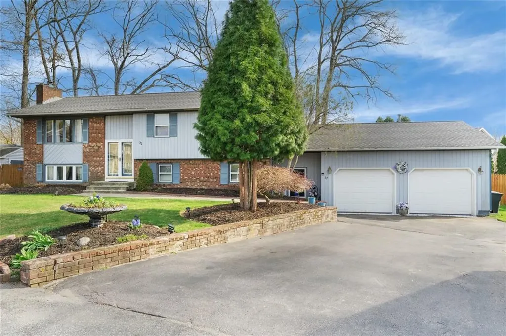 22 Freedom Court Johnston RI 02919