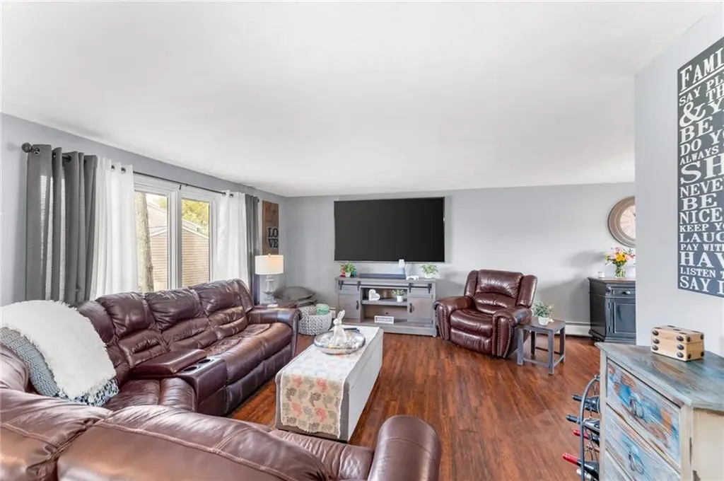 22 Freedom Court Johnston RI 02919