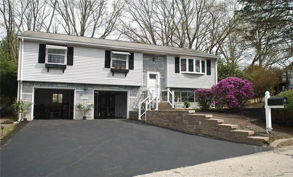 32 Wendy Way West Warwick RI 02893