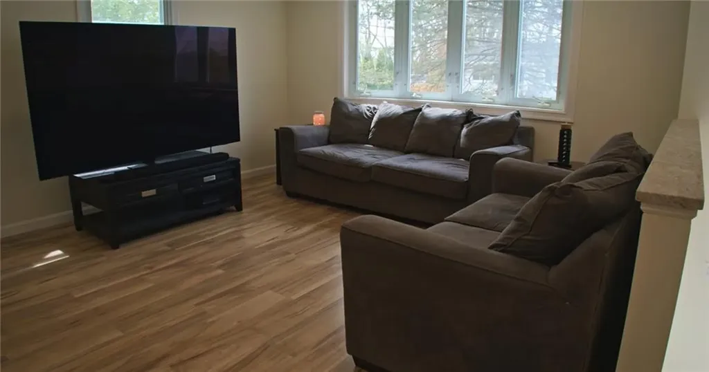 32 Wendy Way West Warwick RI 02893