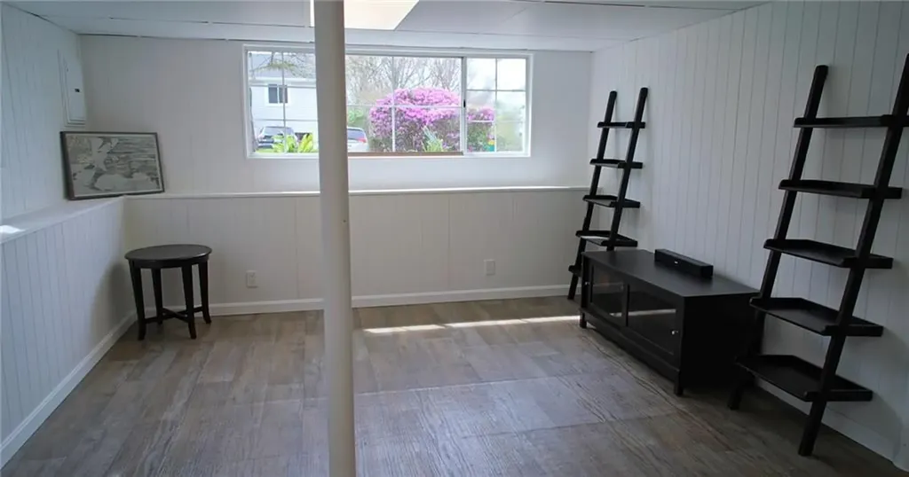 32 Wendy Way West Warwick RI 02893