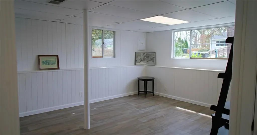 32 Wendy Way West Warwick RI 02893