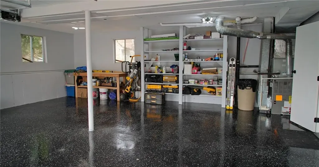 32 Wendy Way West Warwick RI 02893