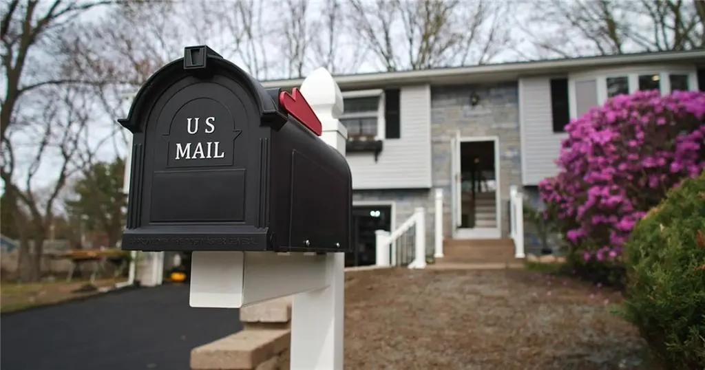 32 Wendy Way West Warwick RI 02893