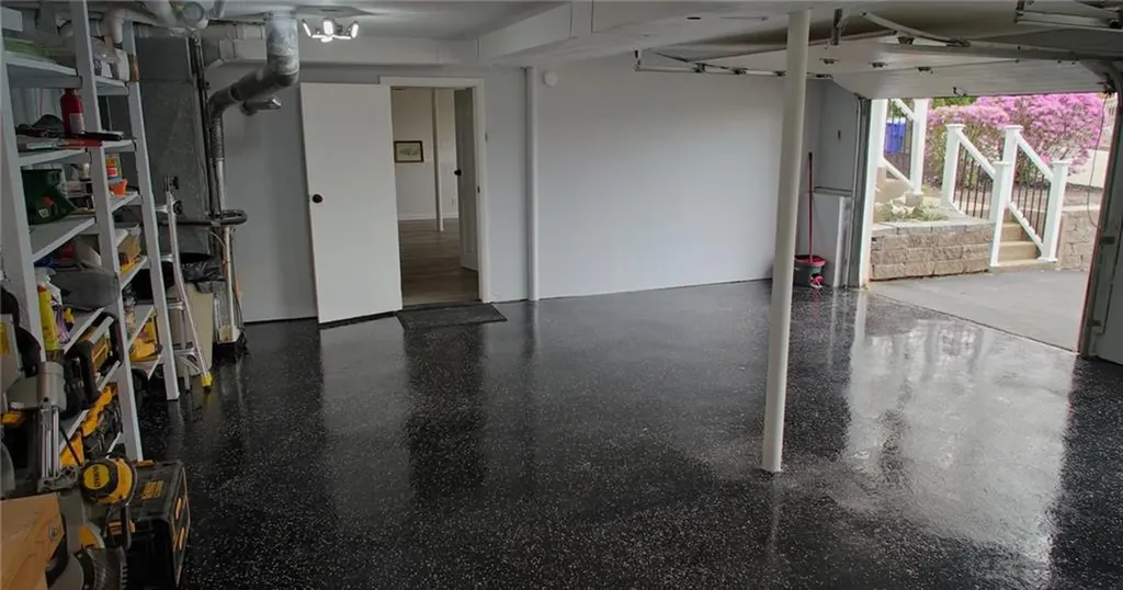 32 Wendy Way West Warwick RI 02893