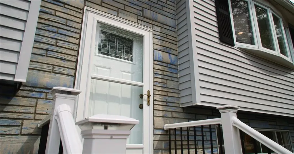 32 Wendy Way West Warwick RI 02893