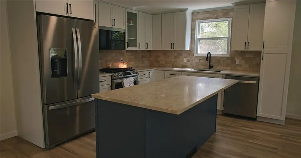 32 Wendy Way West Warwick RI 02893