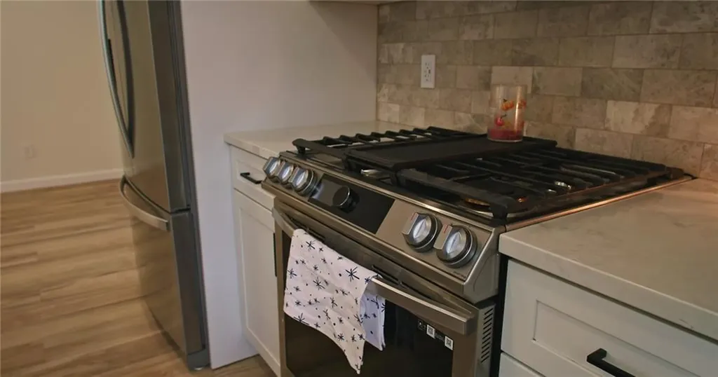 32 Wendy Way West Warwick RI 02893