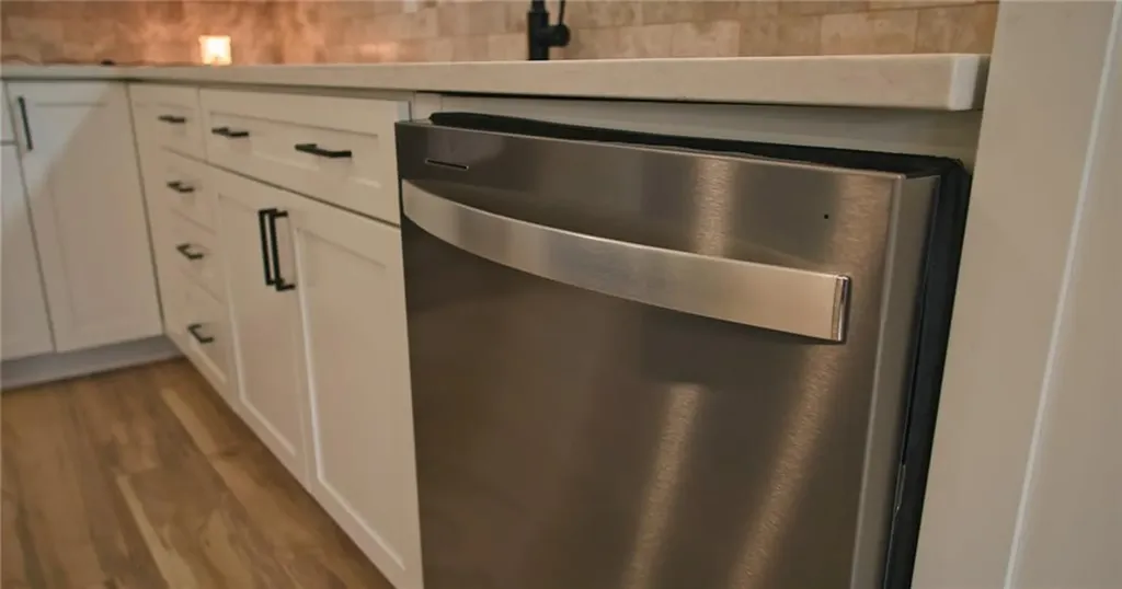 32 Wendy Way West Warwick RI 02893