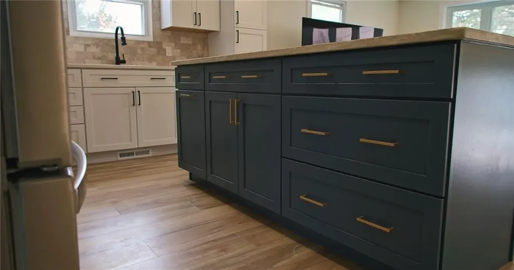 32 Wendy Way West Warwick RI 02893