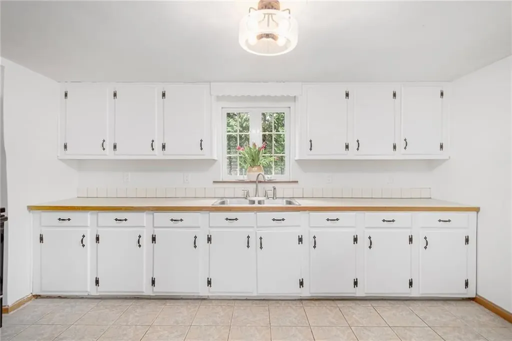 409 Knotty Oak Road Coventry RI 02816