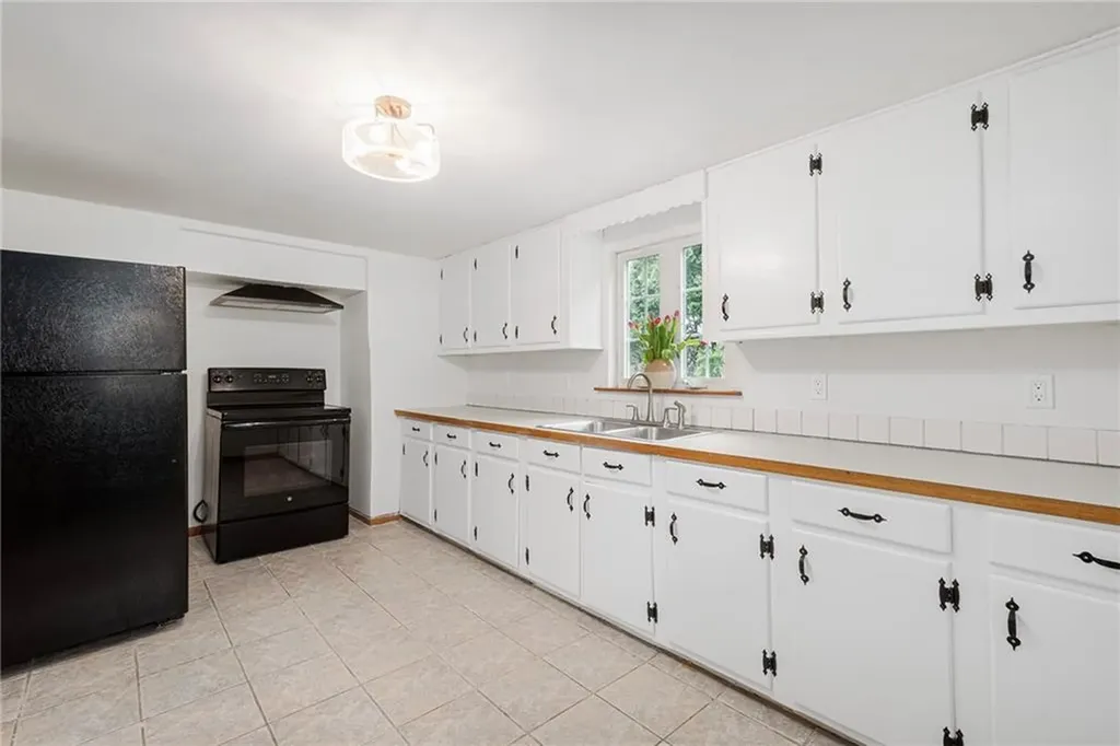 409 Knotty Oak Road Coventry RI 02816