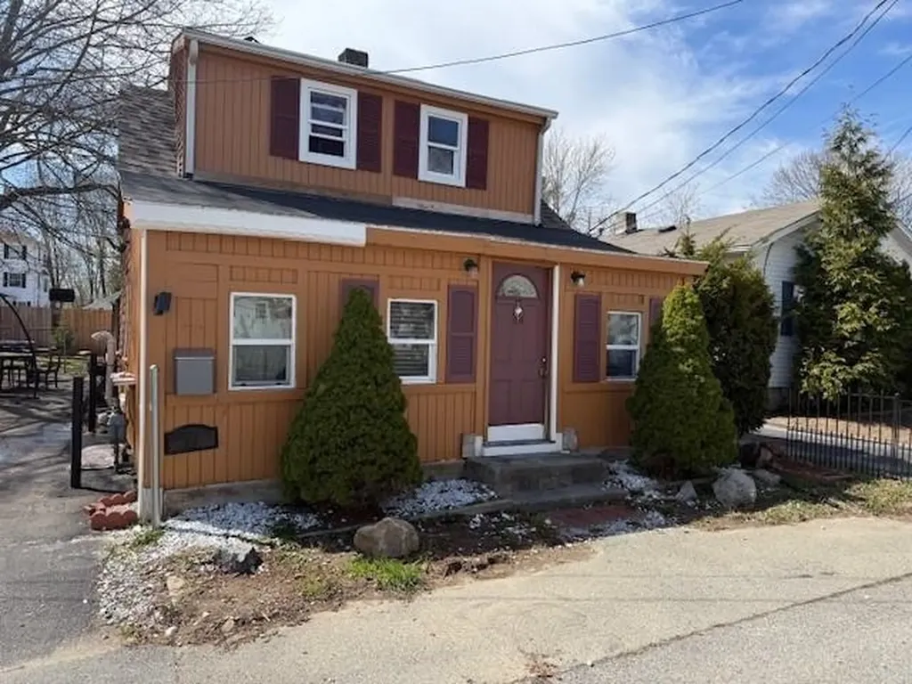 77 Huron Street Warwick RI 02889