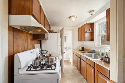 15 Thompson Street Warren RI 02885