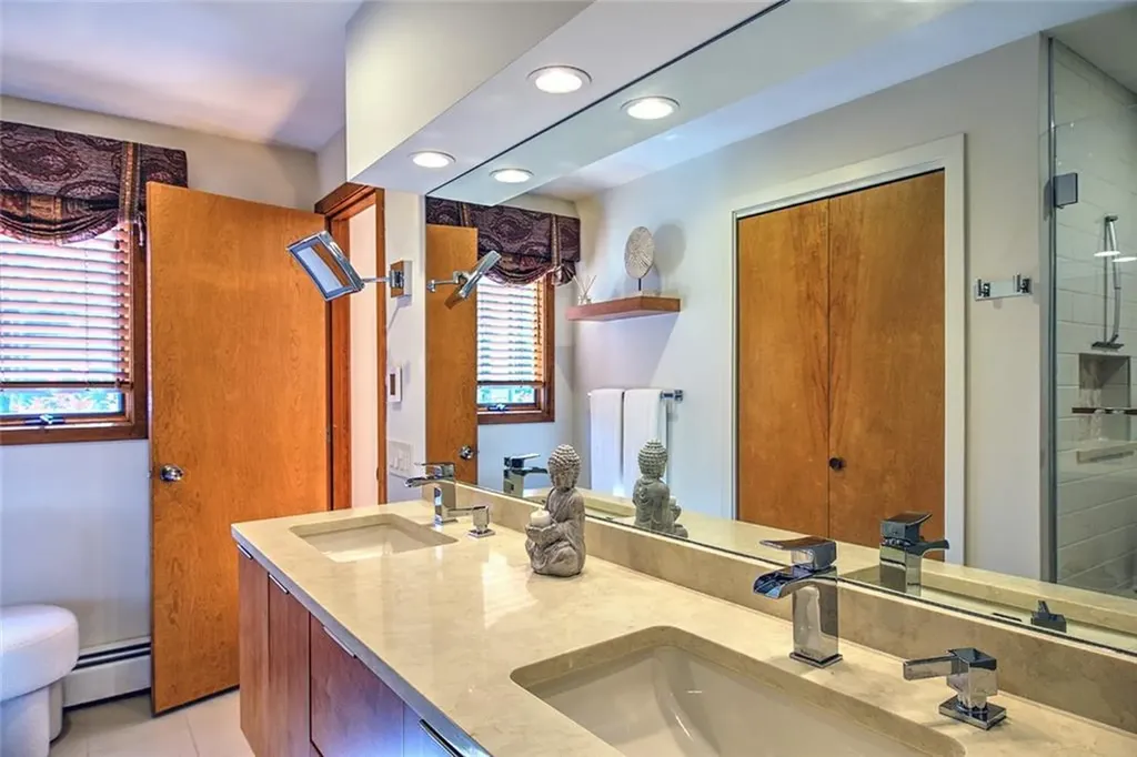 21 Fesser Avenue Bristol RI 02809