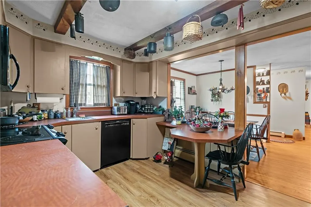 1 Pine Lane Warren RI 02885