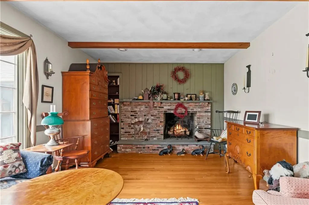 1 Pine Lane Warren RI 02885