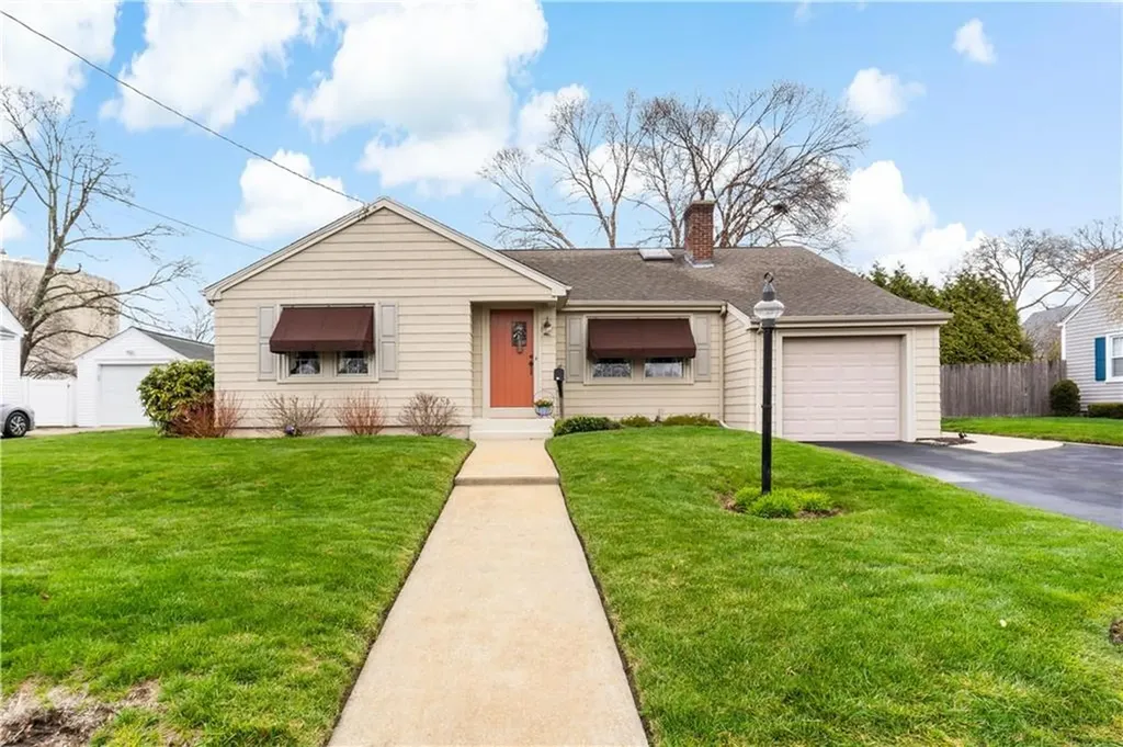 92 Allerton Avenue East Providence RI 02914