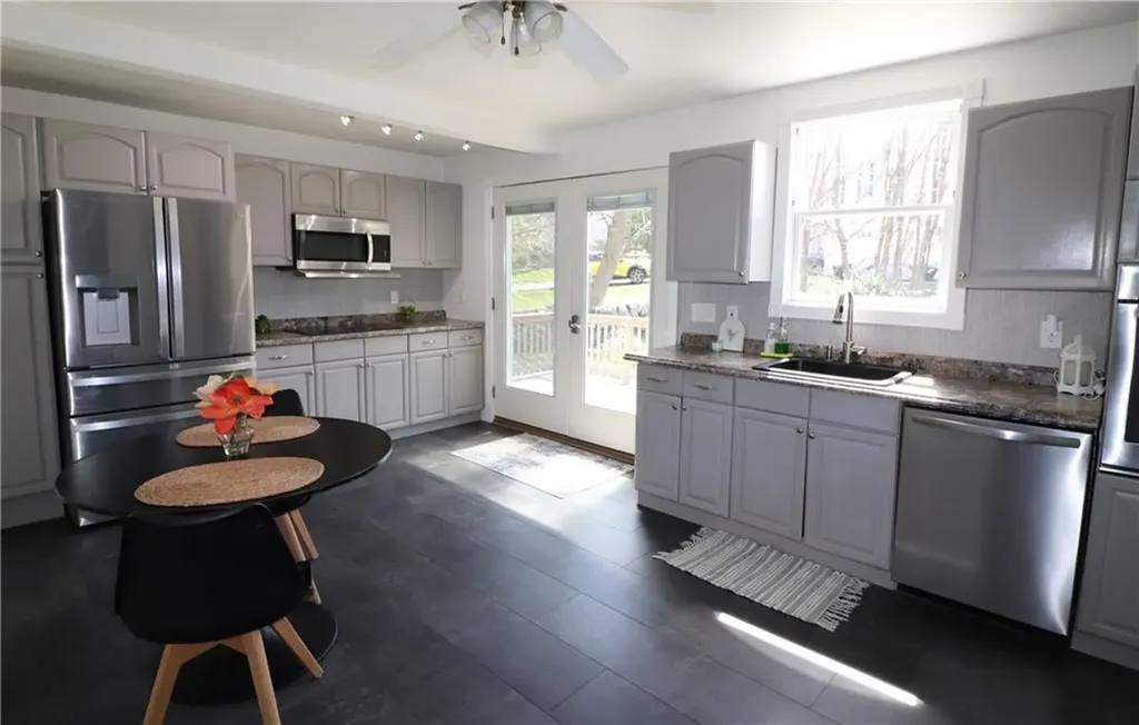 51 Pleasant Avenue Tiverton RI 02878