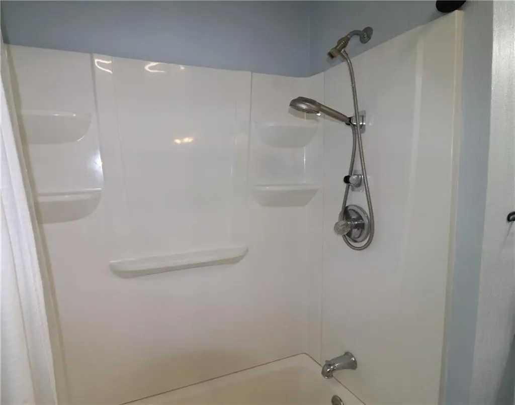 51 Pleasant Avenue Tiverton RI 02878