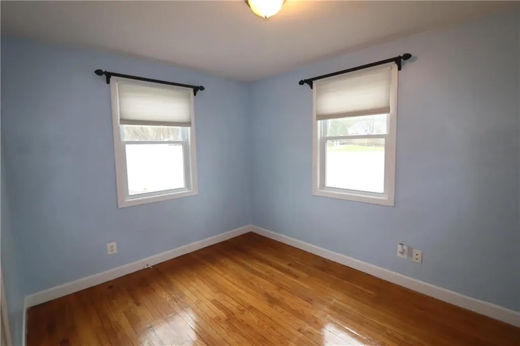 51 Pleasant Avenue Tiverton RI 02878