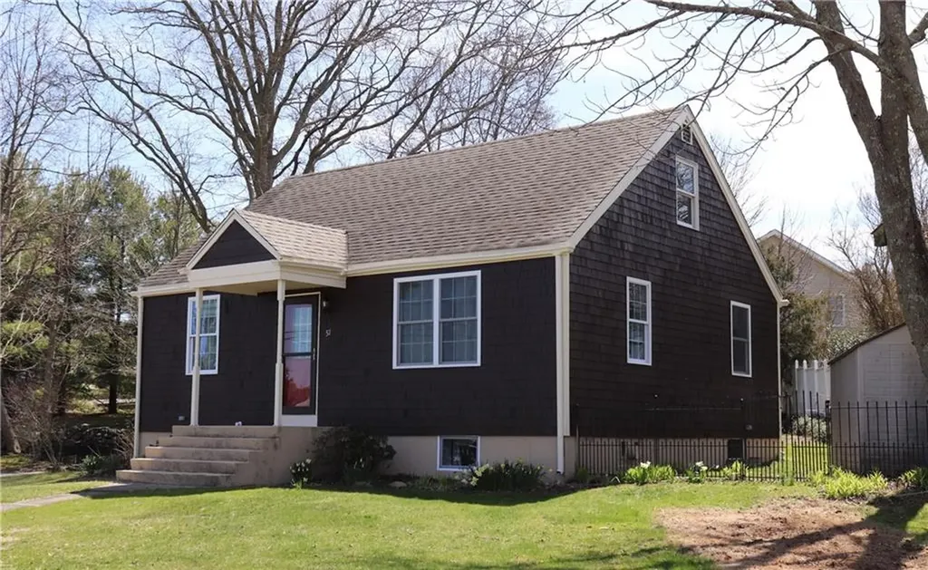 51 Pleasant Avenue Tiverton RI 02878