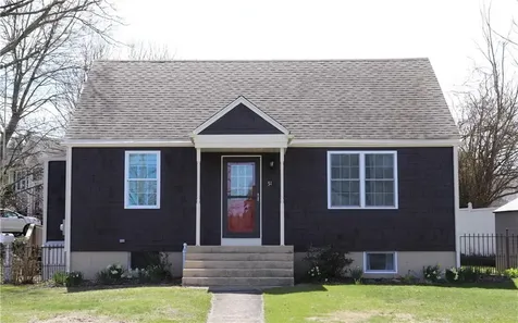 51 Pleasant Avenue Tiverton RI 02878