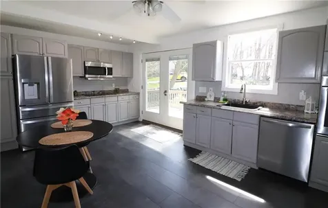 51 Pleasant Avenue Tiverton RI 02878