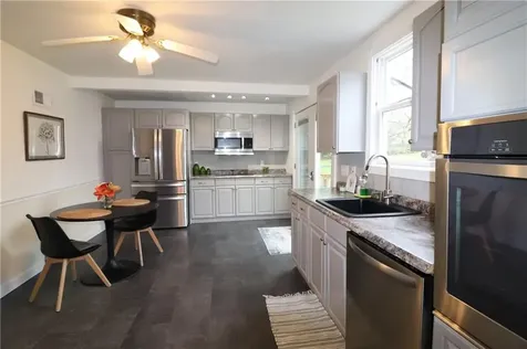 51 Pleasant Avenue Tiverton RI 02878