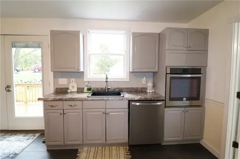 51 Pleasant Avenue Tiverton RI 02878