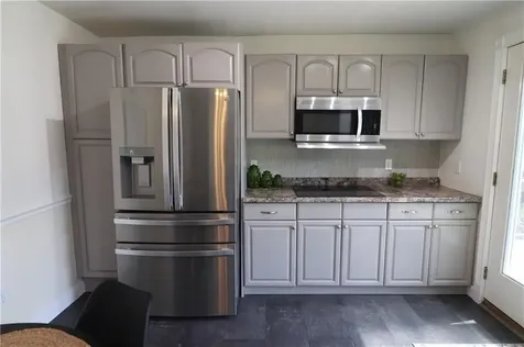 51 Pleasant Avenue Tiverton RI 02878