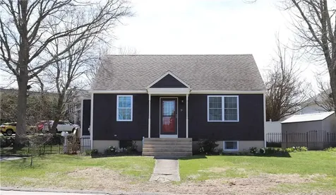 51 Pleasant Avenue Tiverton RI 02878