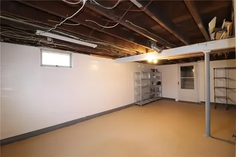 51 Pleasant Avenue Tiverton RI 02878