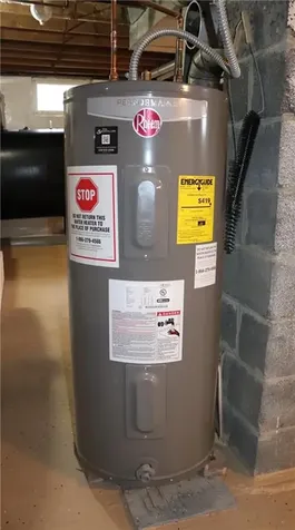 51 Pleasant Avenue Tiverton RI 02878