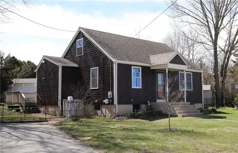 51 Pleasant Avenue Tiverton RI 02878