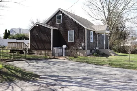 51 Pleasant Avenue Tiverton RI 02878