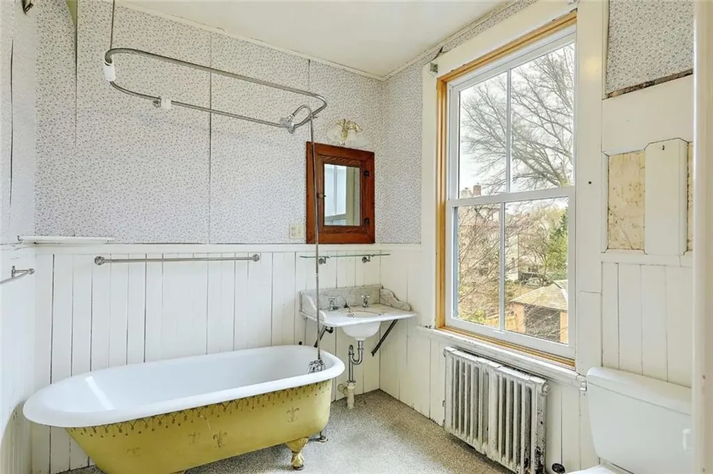 214 Bowen Street Providence RI 02906