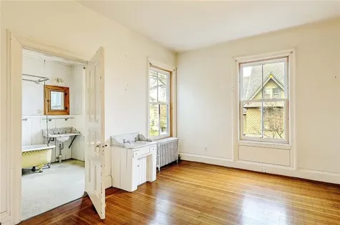 214 Bowen Street Providence RI 02906