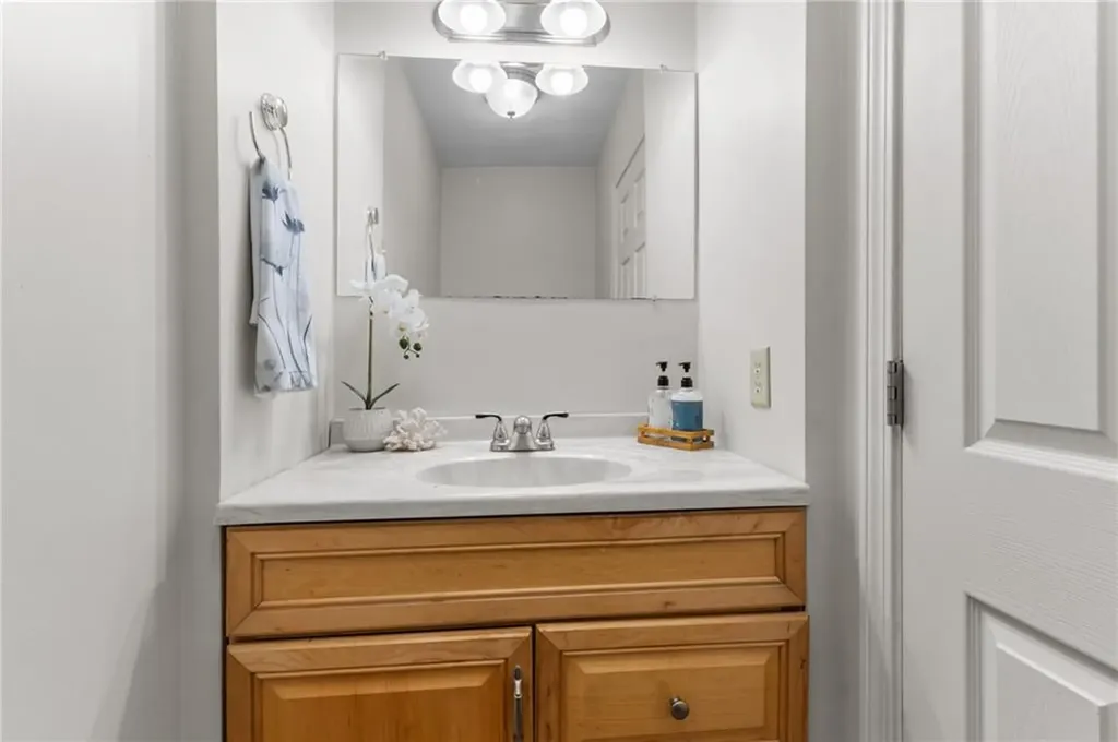 10 East Street Cranston RI 02920