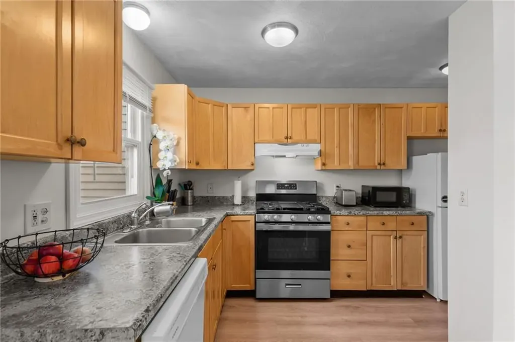 10 East Street Cranston RI 02920