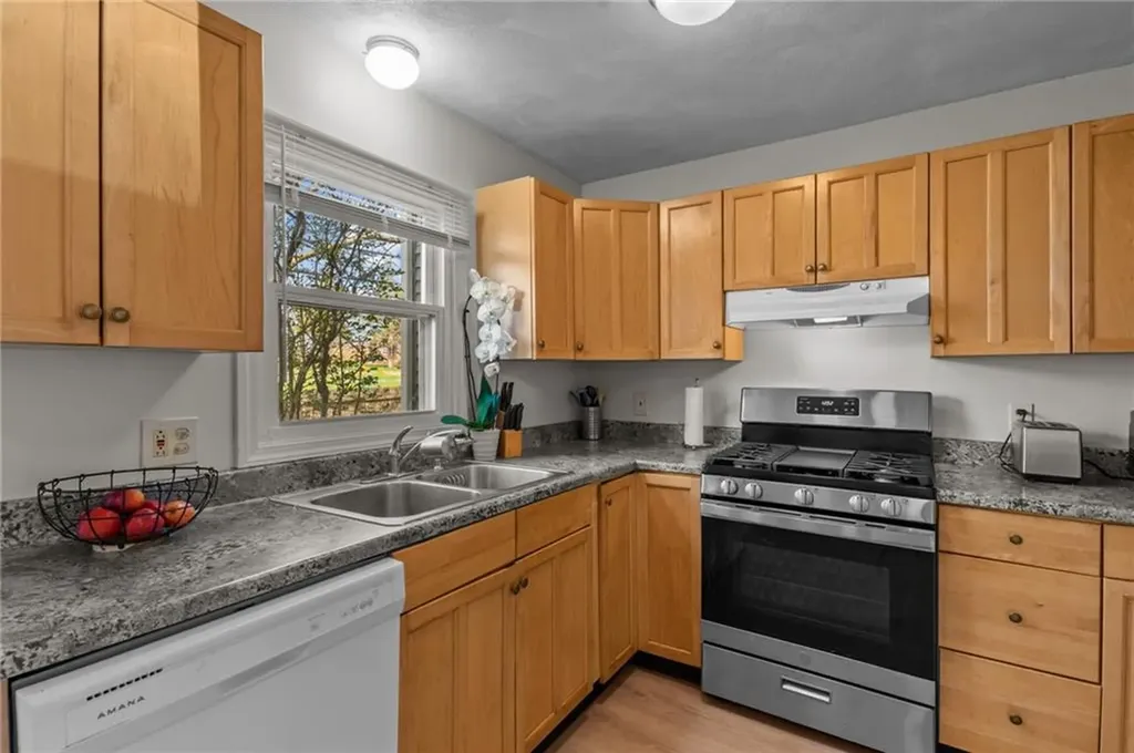 10 East Street Cranston RI 02920