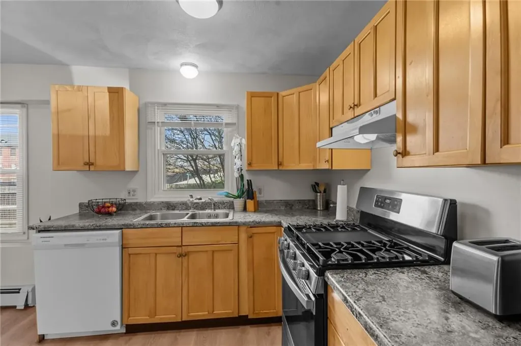 10 East Street Cranston RI 02920